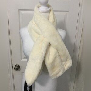 Apparis Cream Faux Fur Scarf